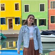 Laureata magistrale con C2 di inglese che ha vissuto in Inghilterra, disponibile per lezioni, ripetizioni e preparazione esami Cambridge